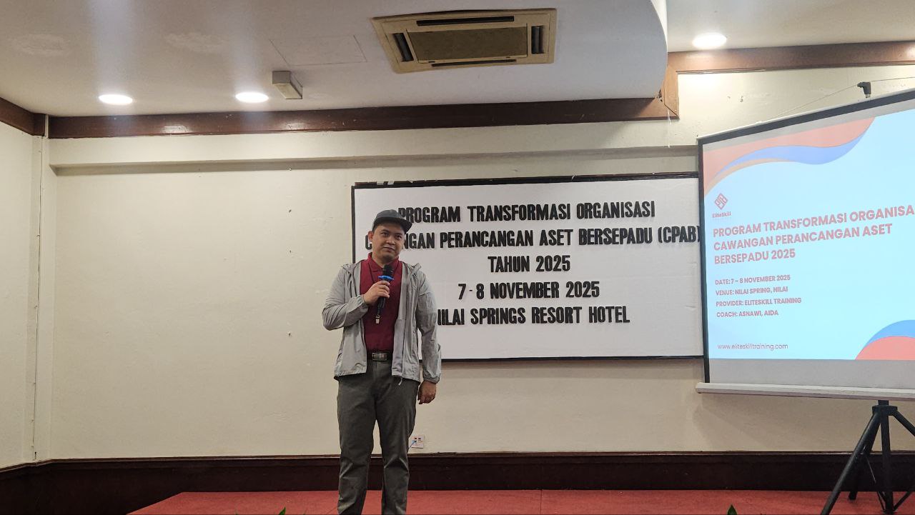 Trainer facilitating a corporate session